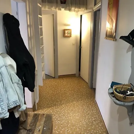 アパート Spacious With Balcony *